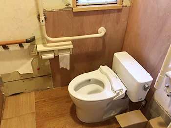 施工後のトイレです。これで皆様も安心してトイレを使用できますね。