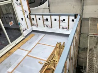 バルコニー造作施工中